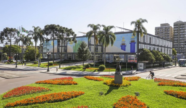 Prefeitura de Curitiba. Capital paranaense deve receber VLT