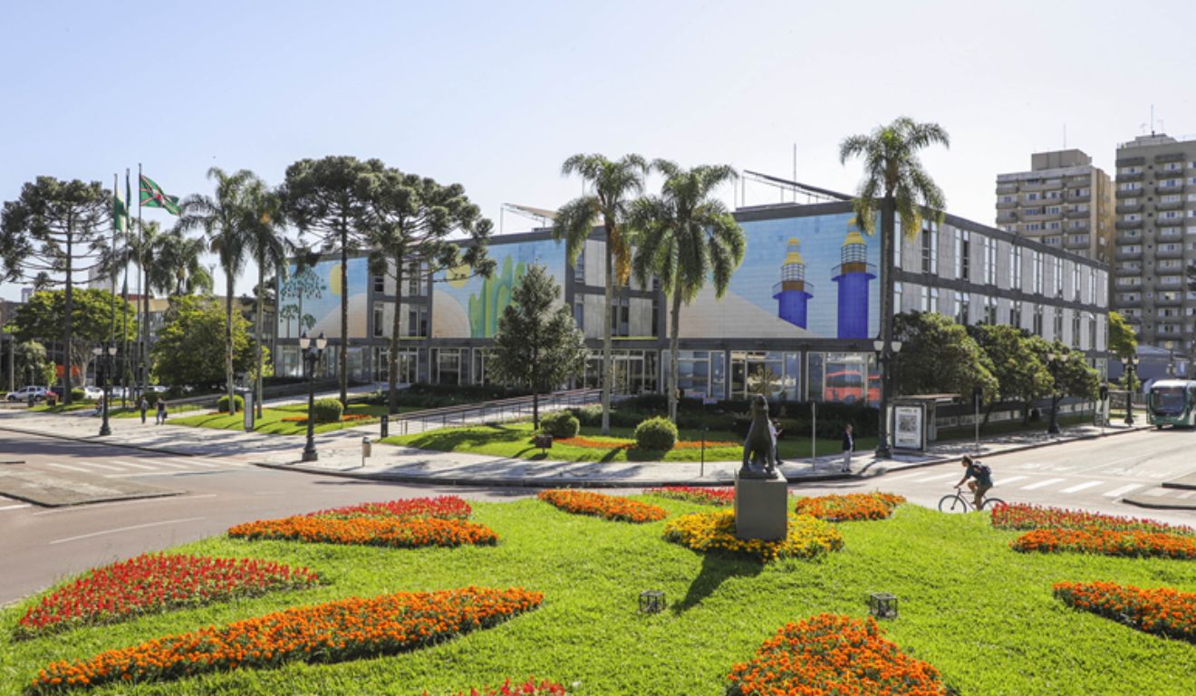 Prefeitura de Curitiba. Capital paranaense deve receber VLT