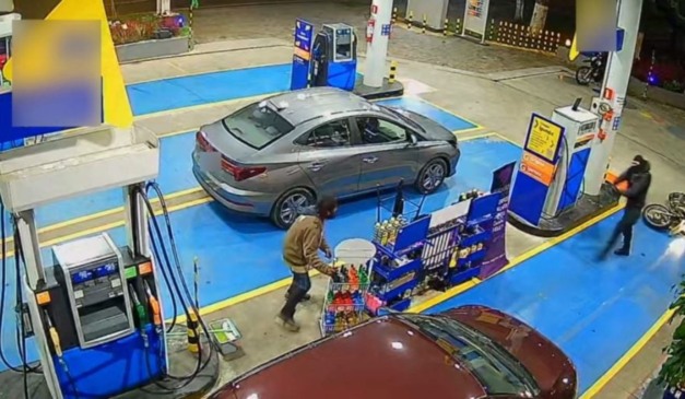 Câmera de segurança mostra posto de combustível em que três vigilantes teriam espancado homem