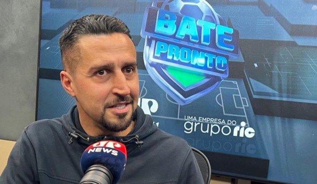 Dirceu se aposenta do futebol e lembra feitos no futebol paranaense. (Foto: Tetê Motta/Jovem Pan News)