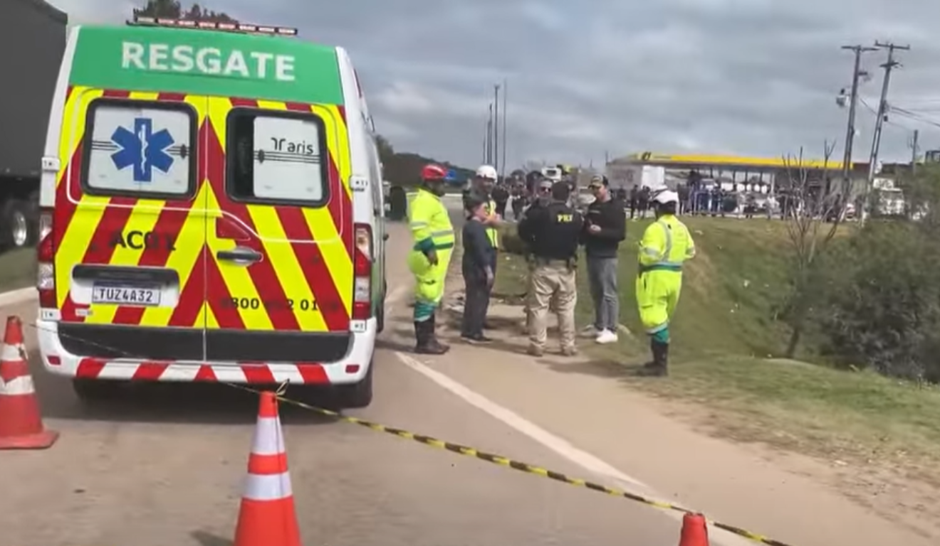 Equipes de resgate já estão no local, bem como familiares das vítimas (Foto: RICtv).