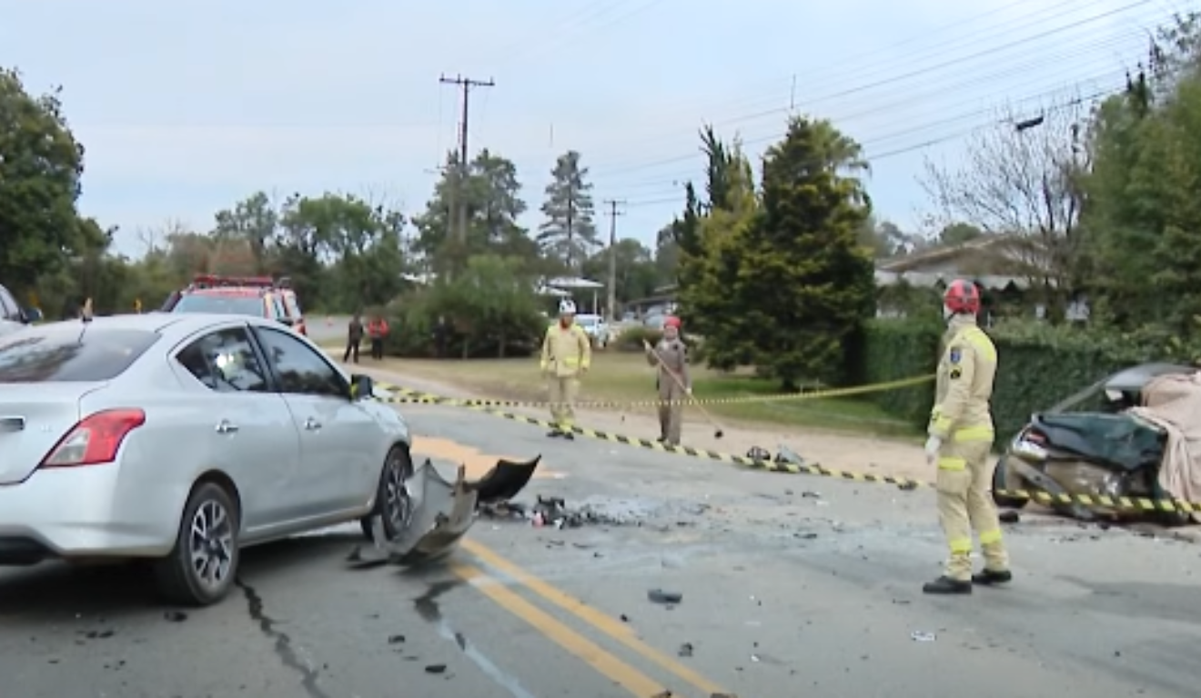 Imagem do acidente na Estrada da Ribeira.