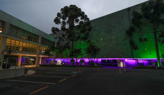 alep fachada lilás na campanha do agosto lilás