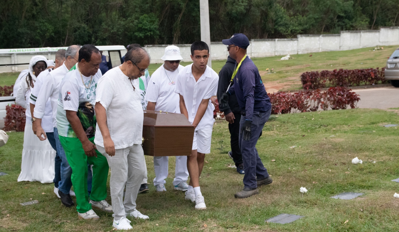 Sepultamento do cantor Arlindo Cruz