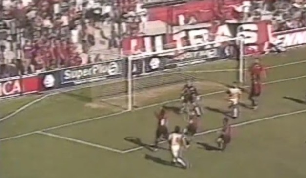 Imagens do jogo que aconteceu em 1996. (Foto: Reprodução/ Youtube)
