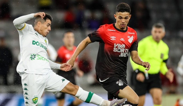 Equipes empataram sem gols na Arena da Baixada. (Foto: AssCom Dourado)