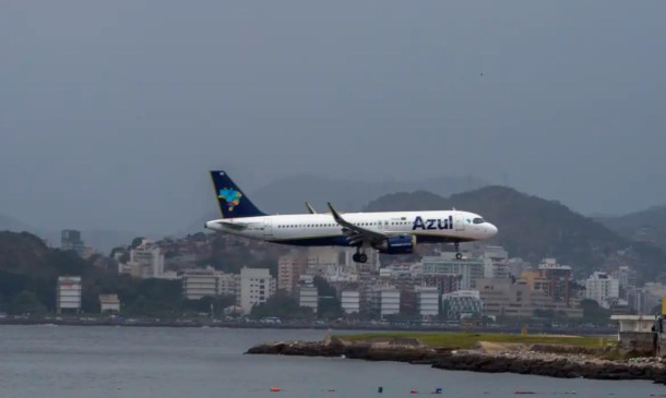 Avião da Azul durante voo