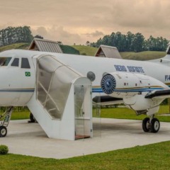Frente de avião com suíte.