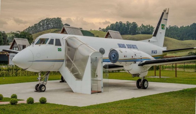 Frente de avião com suíte.
