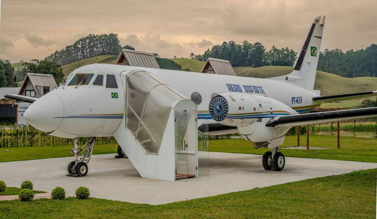 Frente de avião com suíte.