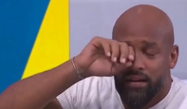 Fellipe Bastos, ex-jogador do Vasco e agora comentarista, se emocionou ao vivo.