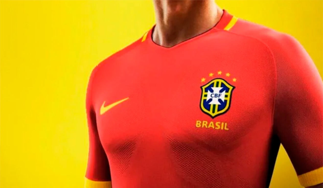 Imagem ilustrativa de uma possível camisa vermelha. O modelo que estava sendo fabricado não foi divulgado.