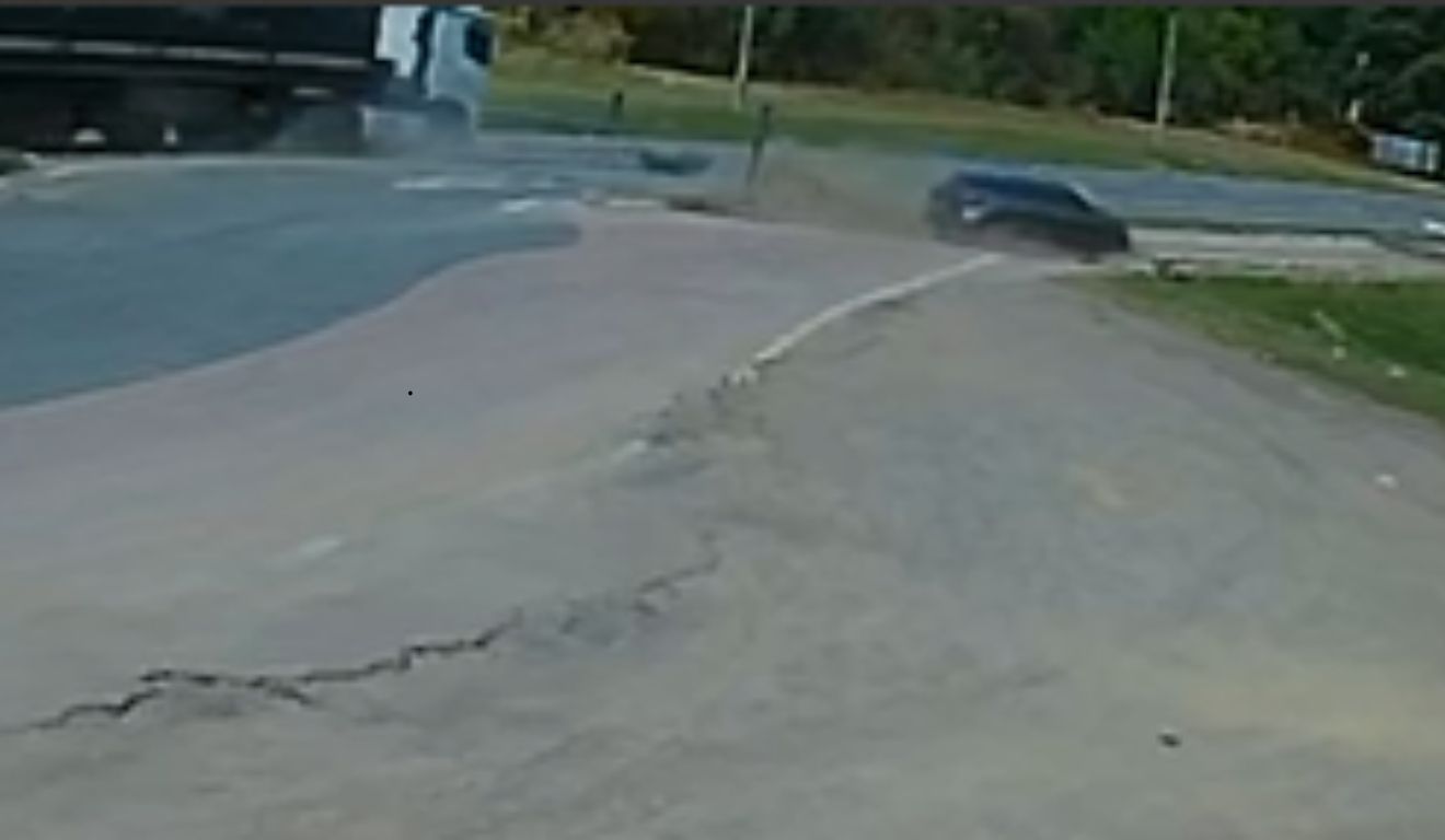 carro caindo em barranco na br-116