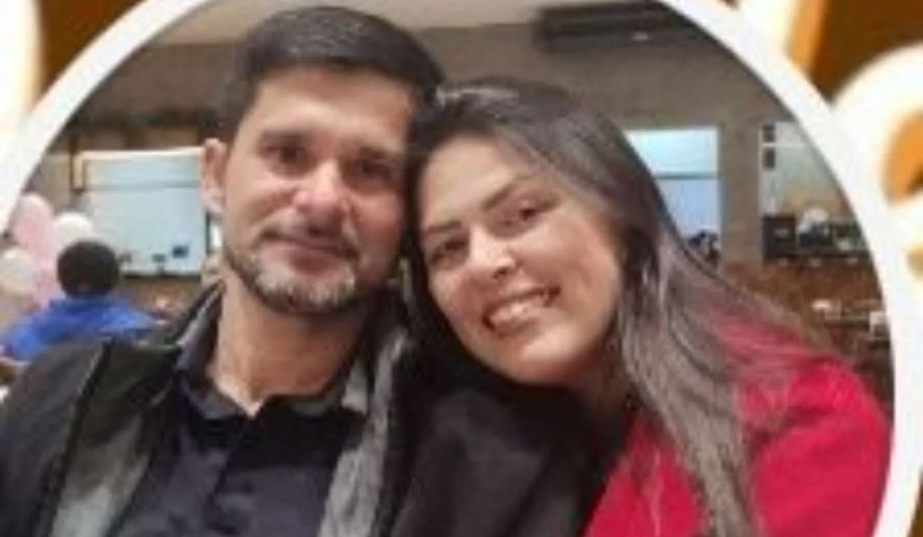 Casal que morreu atropelado em foto sorrindo