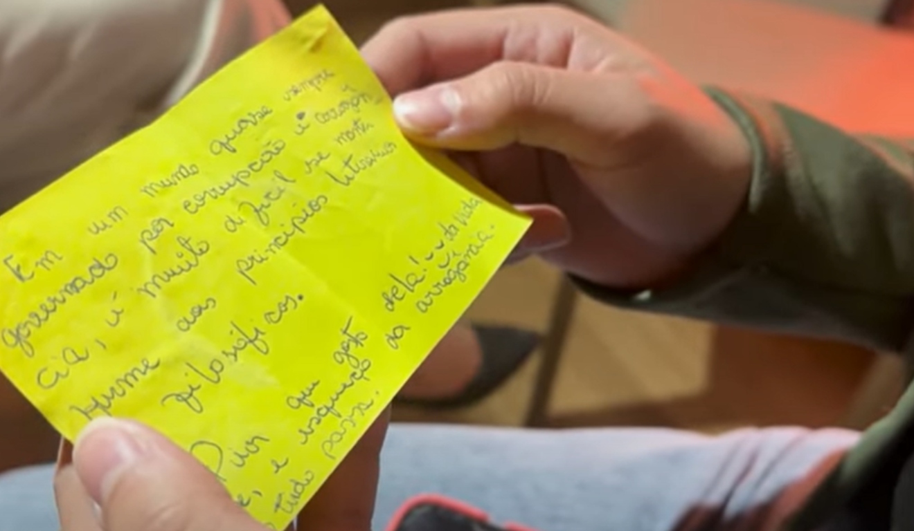 Bilhete amarelo deixado por Raíssa Suellen 