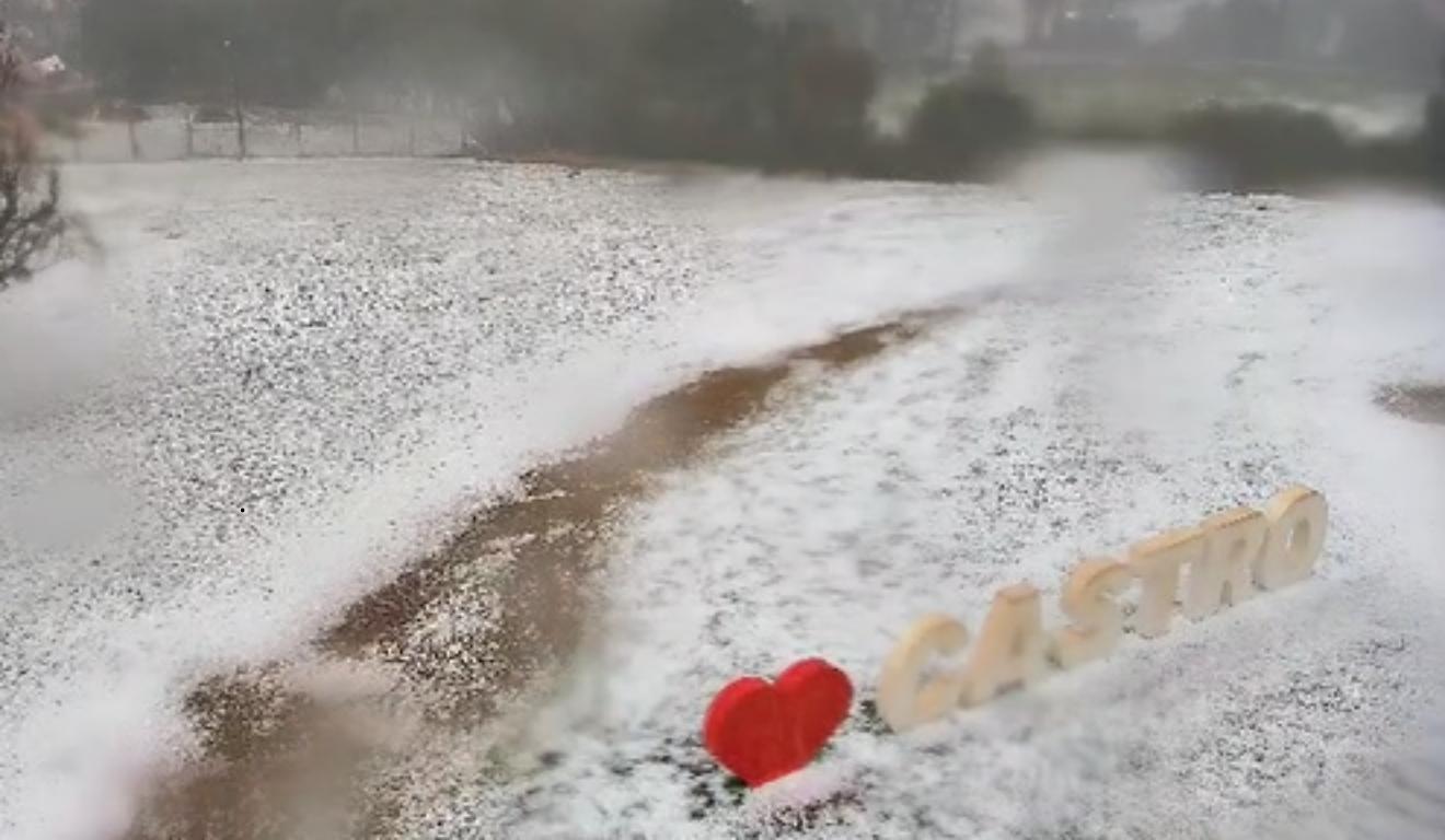 ruas de Castro após chuva de granizo