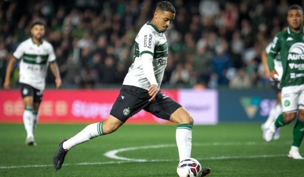 Coritiba e Chapecoense se enfrentaram no Couto Pereira pela Série B 2025.