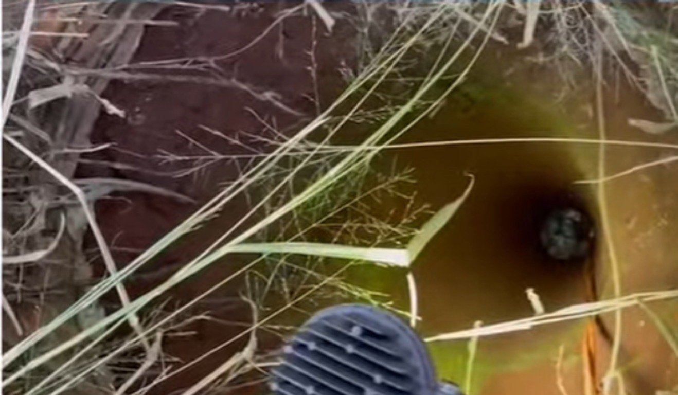 Criança caiu em um poço de 15 metros enquanto buscava uma pipa 