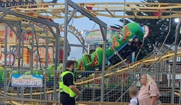 montanha-russa para crianças que saiu dos trilhos