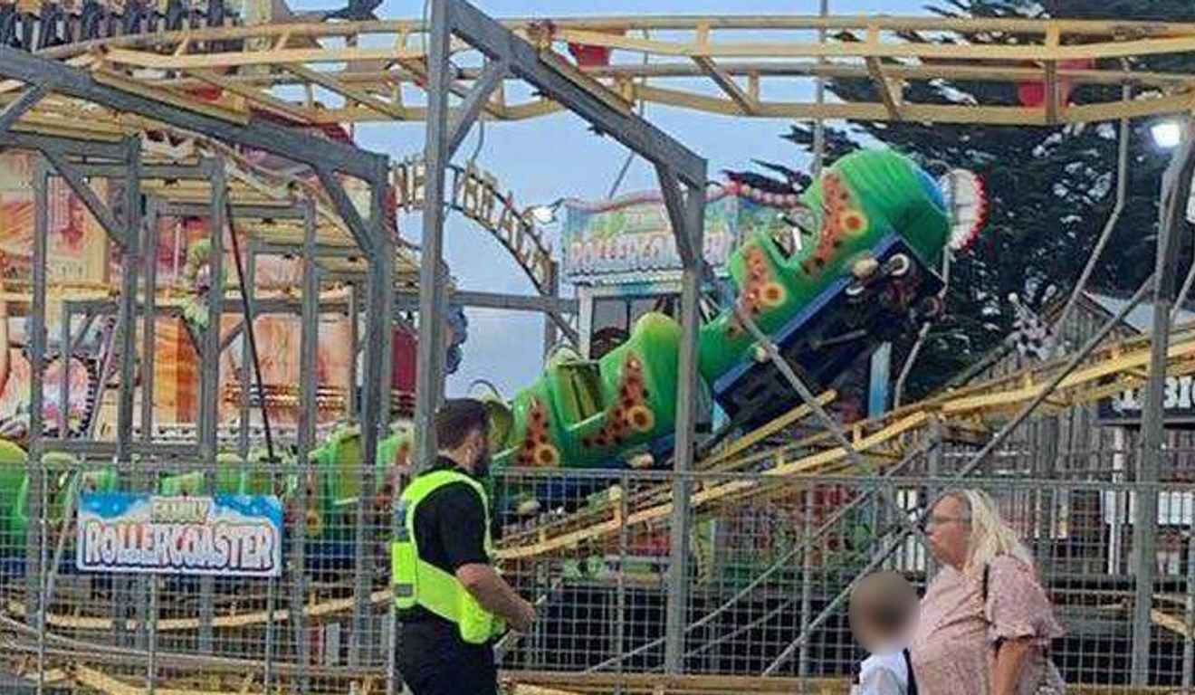 montanha-russa para crianças que saiu dos trilhos