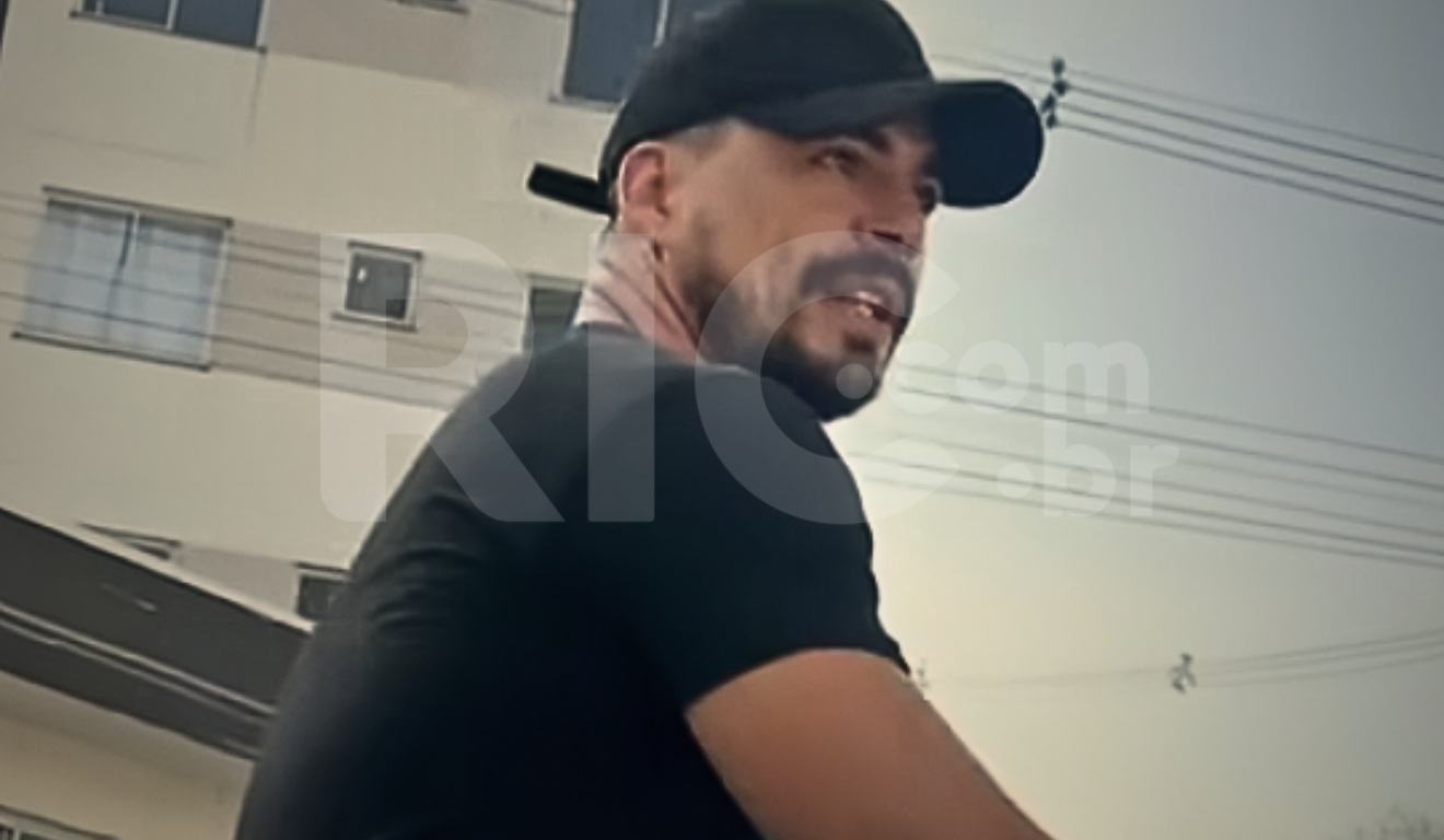 Douglas é acusado de duplo latrocínio. Polícia segue investigando desaparecimento de mãe e flho