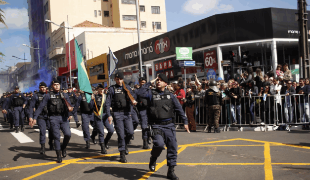 Imagem da polícia no desfile do ano anterior.