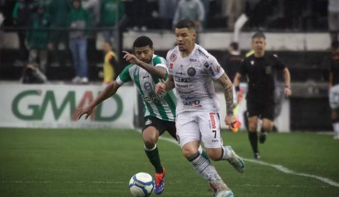 Equipes se enfrentam pensando na parte de cima da tabela (Foto: André Jonsson)