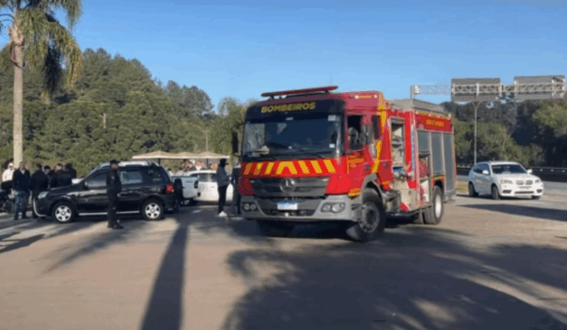 Imagem do Corpo de Bombeiros no local da explosão.