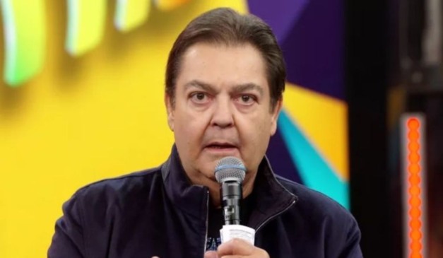 Faustão apresentando programa