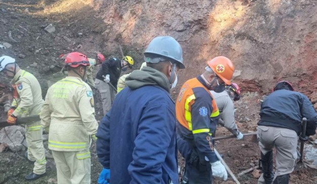 Corpo de Bombeiros trabalhou por dias para encotrar vestígios das vítimas (Foto: divulgação / Corpo de Bombeiros)