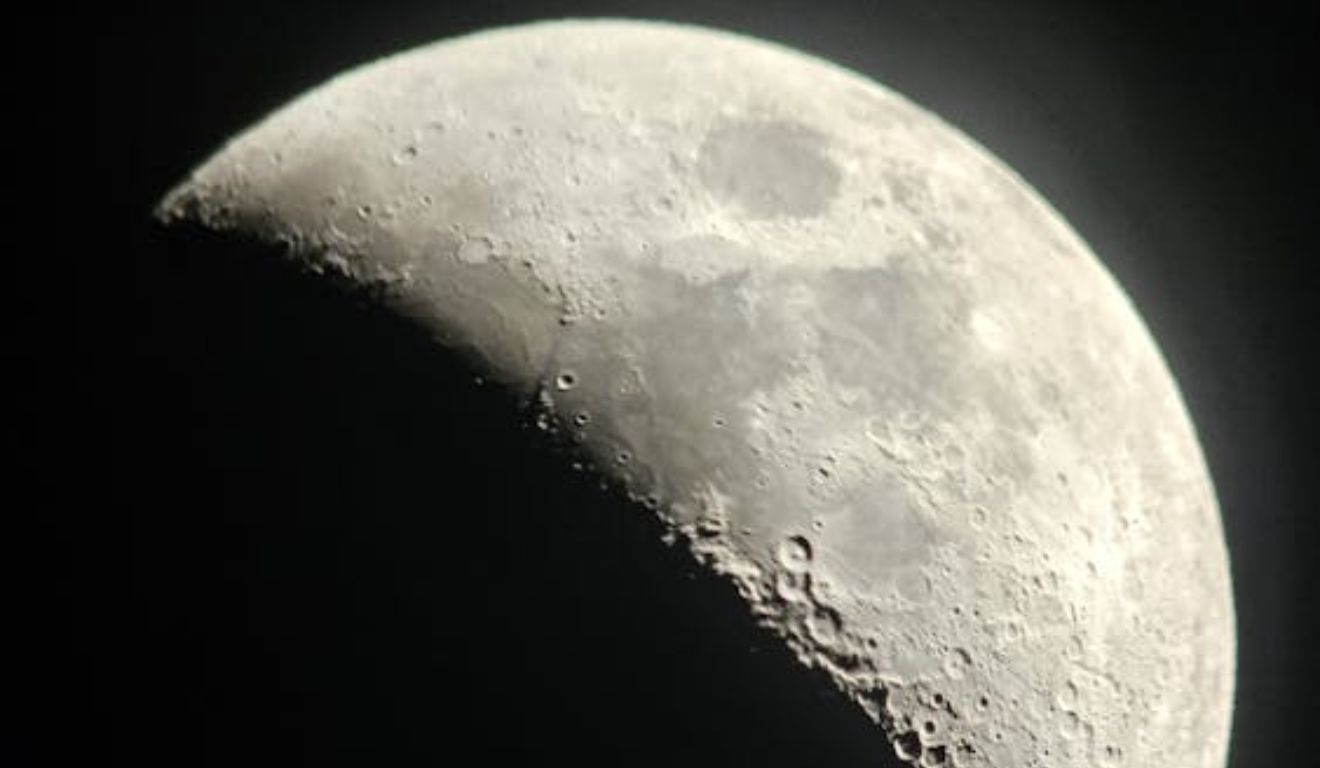 Imagem ilustrativa da lua crescente.