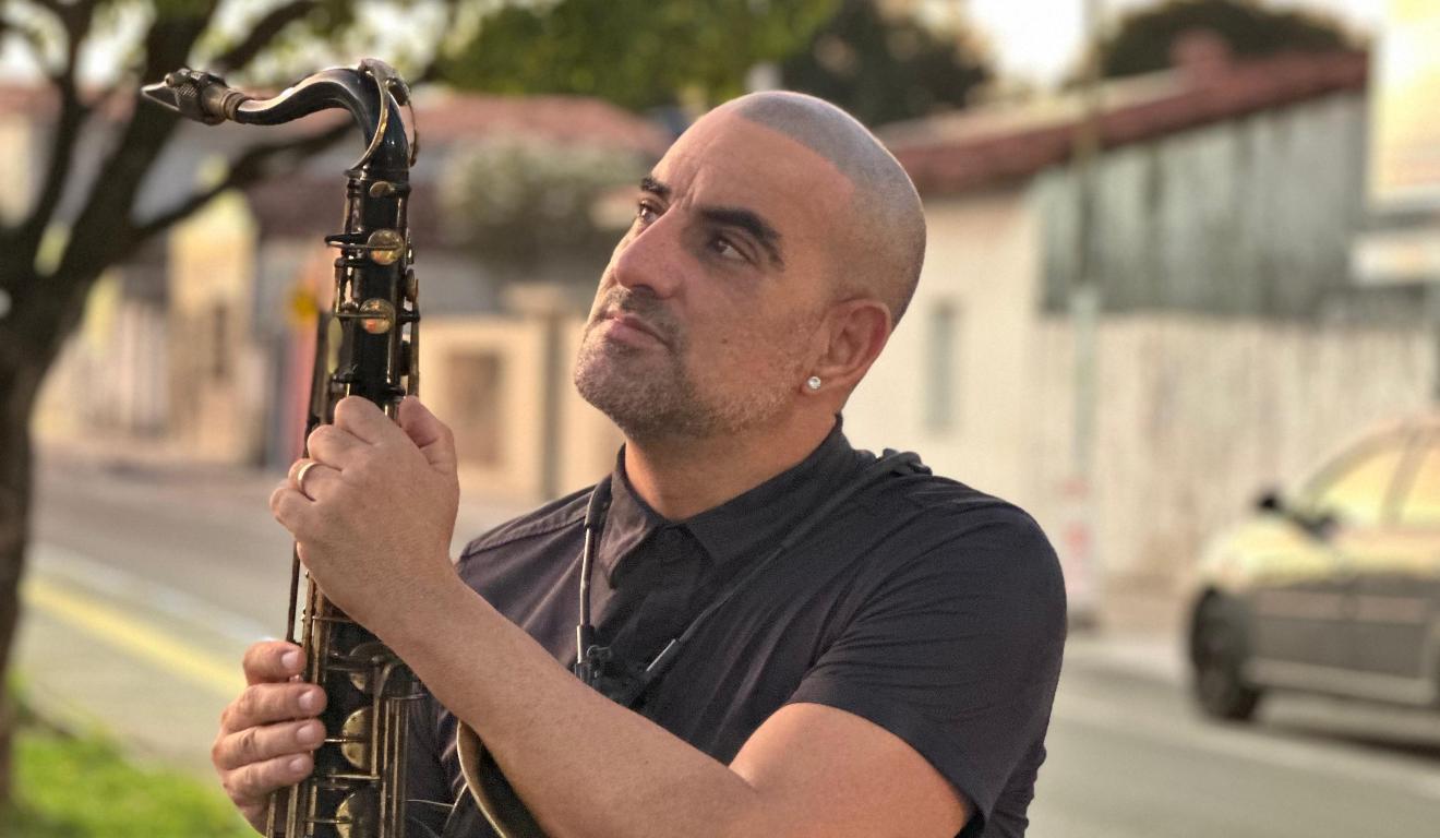 Franklin Araújo com saxofone