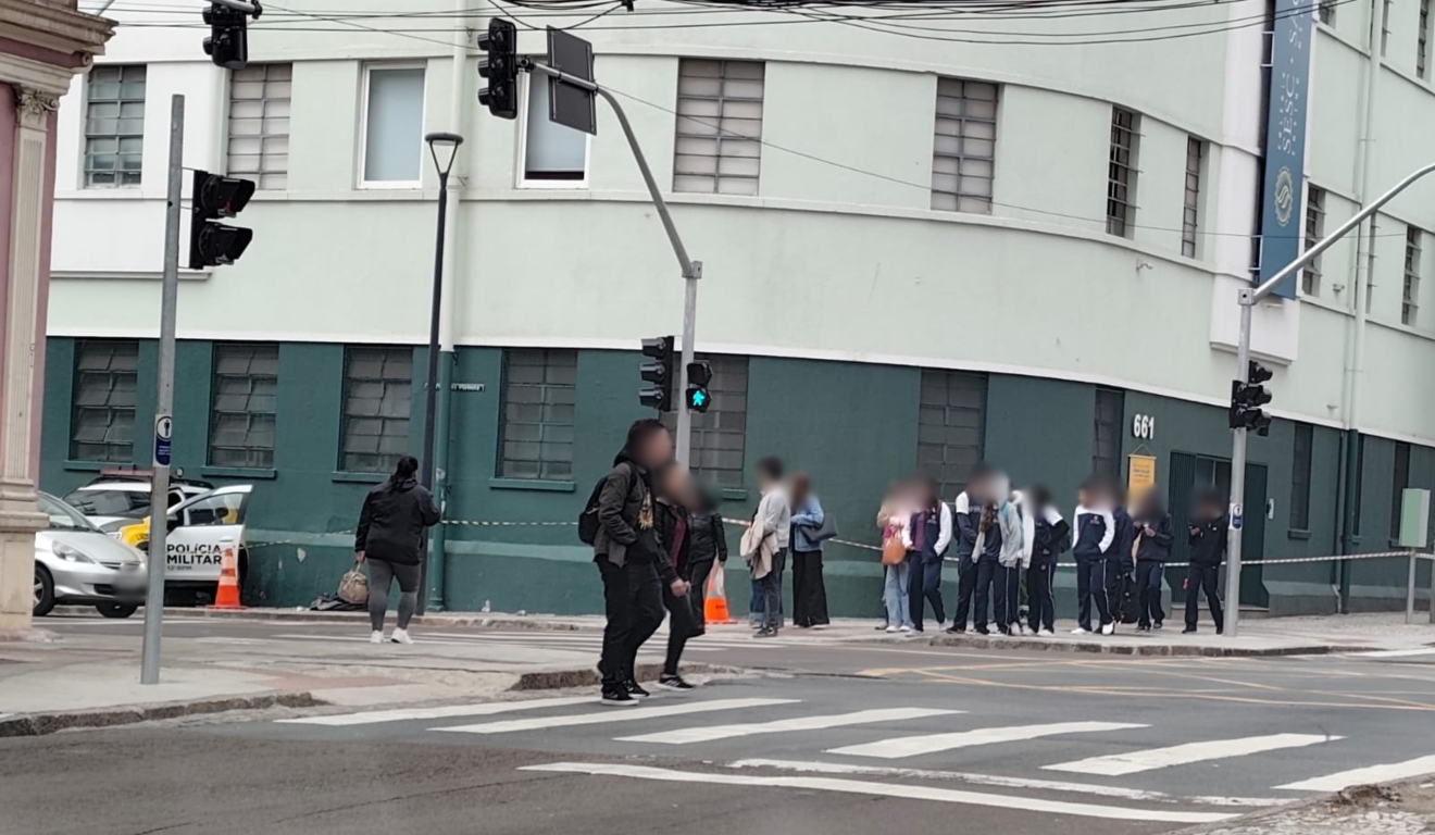 Homem é esfaqueado no centro de Curitiba