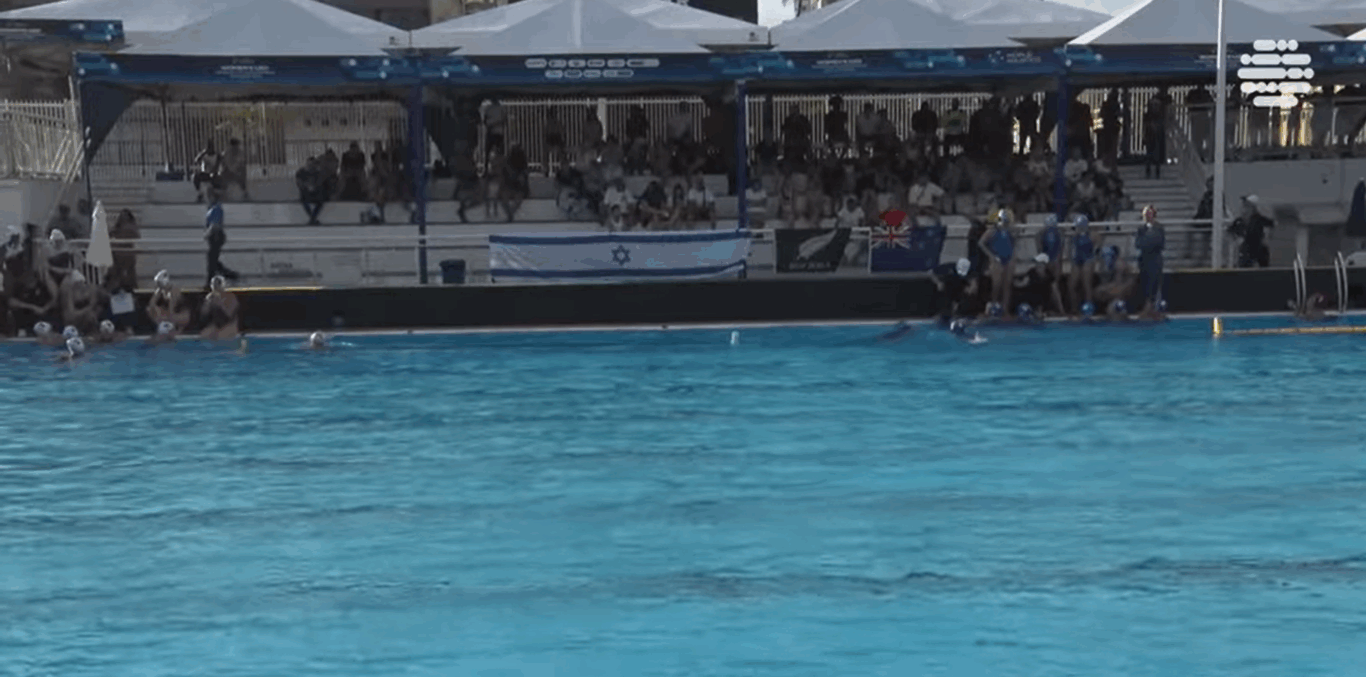 Violência paralisa jogo do Mundial sub-20 de polo aquático.