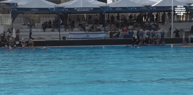 Violência paralisa jogo do Mundial sub-20 de polo aquático.