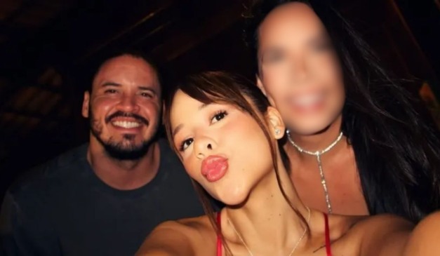 Laura Brito ao lado do irmão