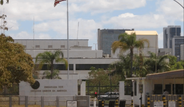 foto da faixada da embaixada dos estados unidos no brasil