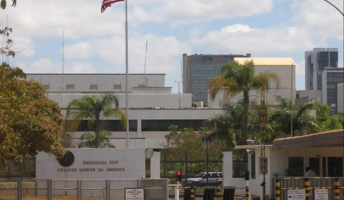 foto da faixada da embaixada dos estados unidos no brasil