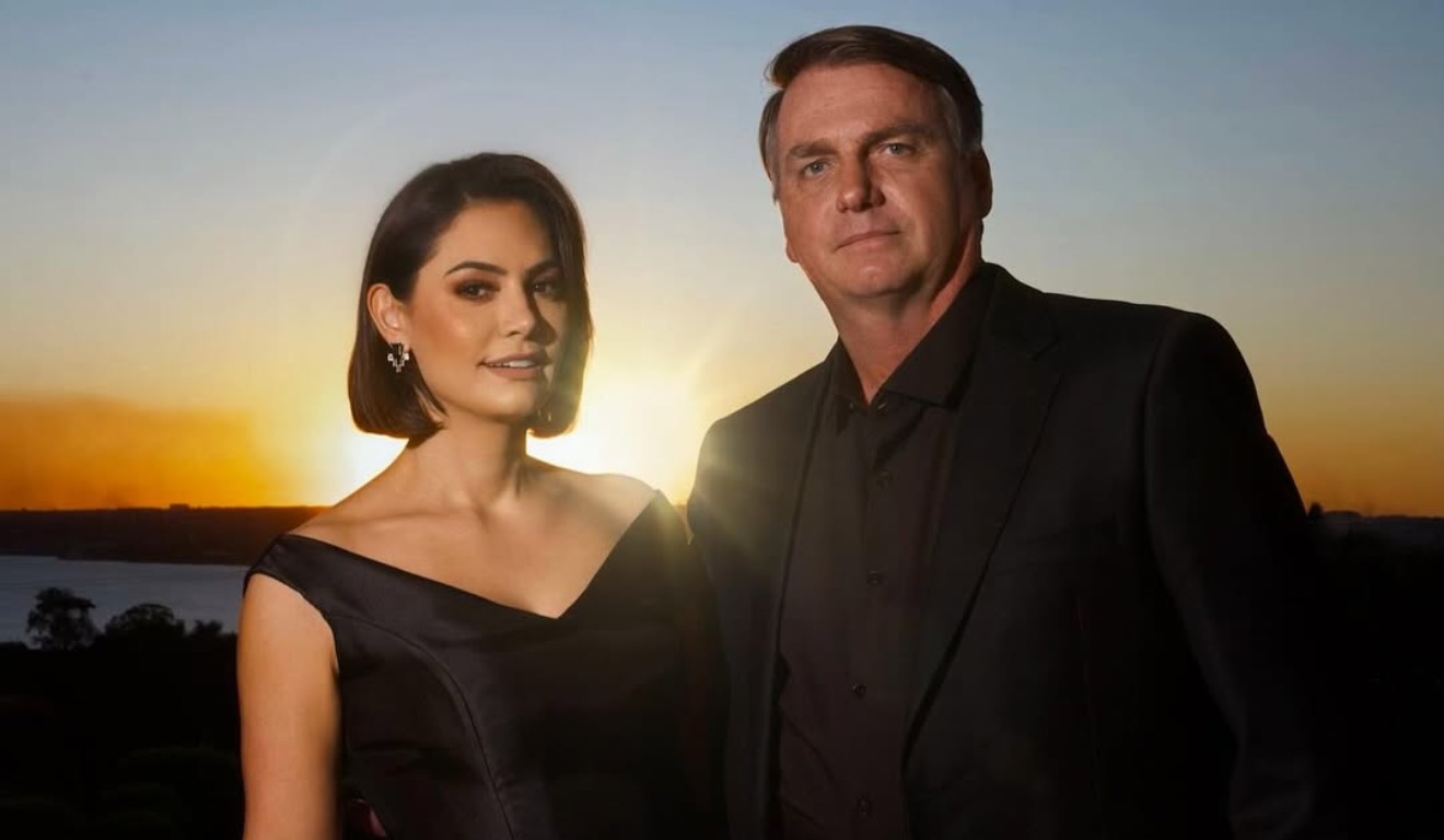Jair Bolsonaro e Michelle Bolsonaro em divulgação de perfume