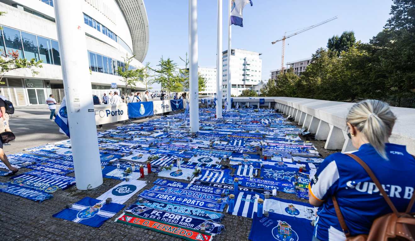 Memorial improvisado criado por torcedores para homenagear Jorge Costa.