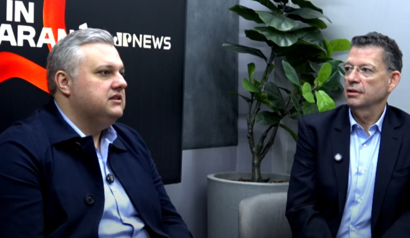 Imagem do vice-presidente do Grupo Potencial ao lado de Eduardo Bekin