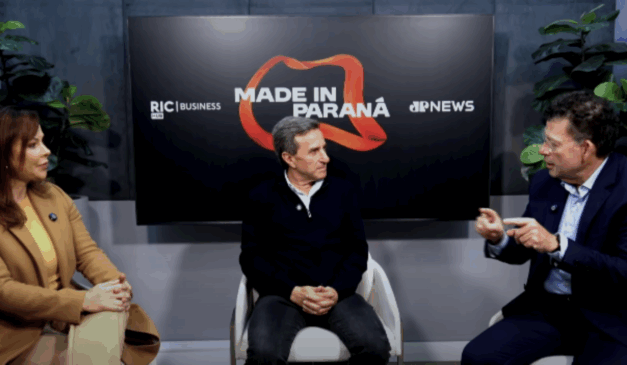 Imagem do Hélio Bruck Rotenberg ao lado de Rafaela Moron e Eduardo Bekin.