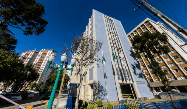 fachada da Federação das Indústrias do Paraná