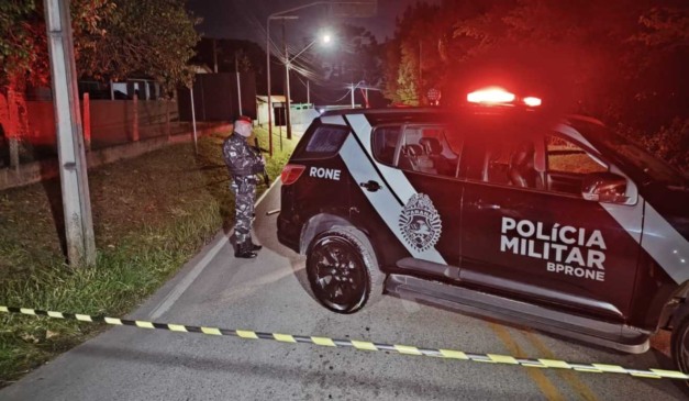 Equipe policial no local do confronto em Campina Grande do Sul