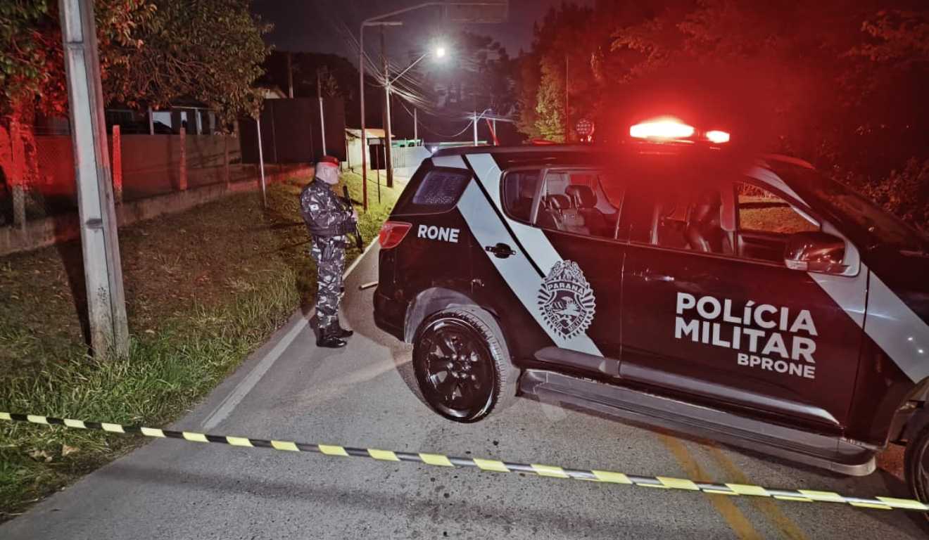 Equipe policial no local do confronto em Campina Grande do Sul