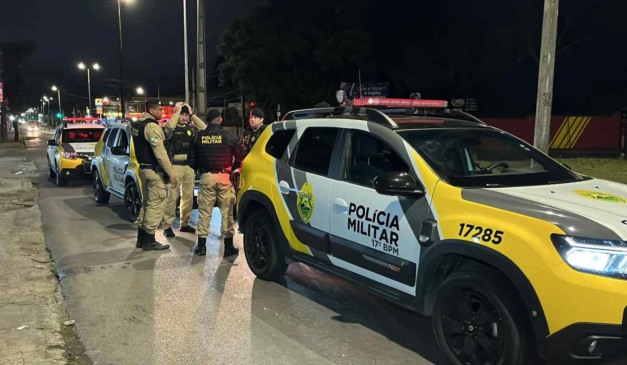 Polícia Militar em ocorrência onde mulher foi baleada na saída de casa noturna