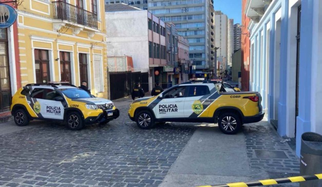 Centro de Curitiba é isolado após morte