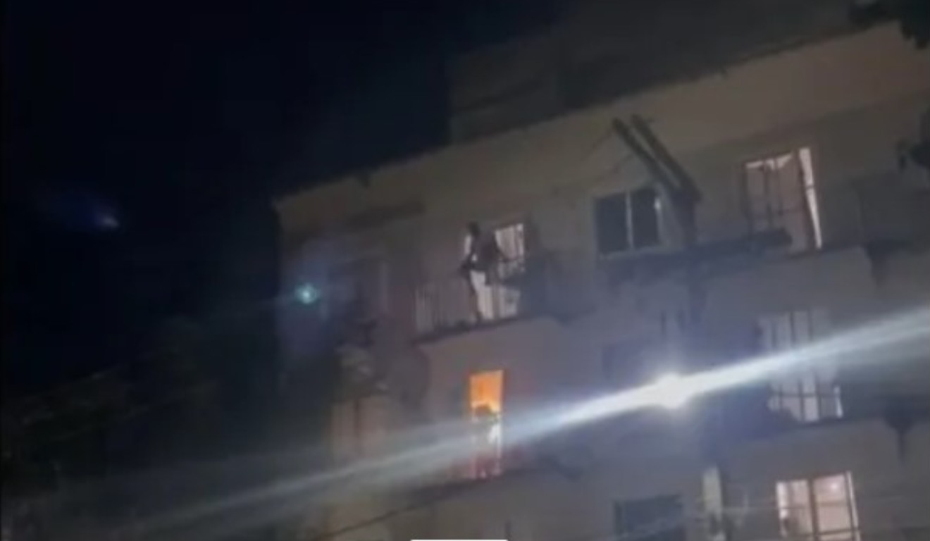 Mulher foi agredida na frente dos vizinhos