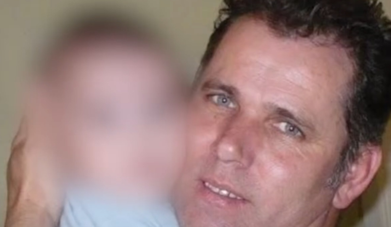 Pai que forçou filha a gravar vídeos íntimos ao lado de criança