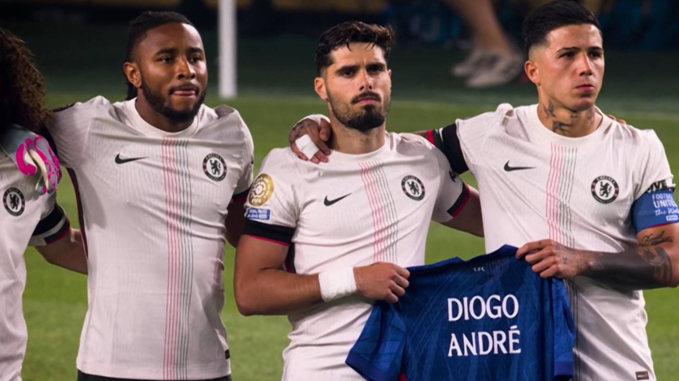 Pedro Neto homenageia Diogo Jota.